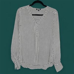 Express Women's Classic Houndstooth Long Sleeve Button-Up Blouse